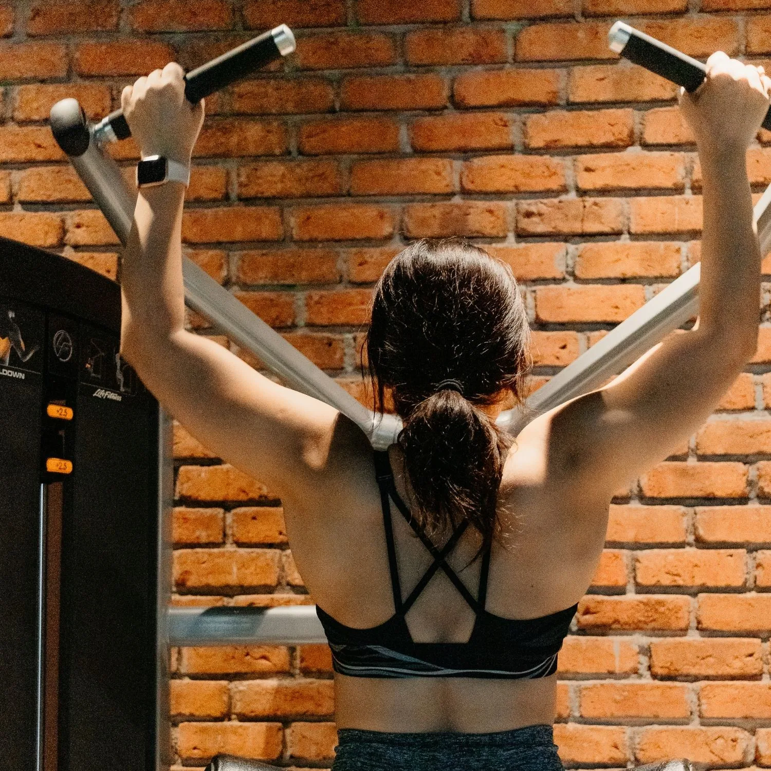 Lat pulldown on the brick-wall rig